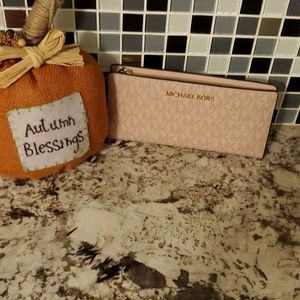 🤗MICHAEL KORS PINK WALLET
